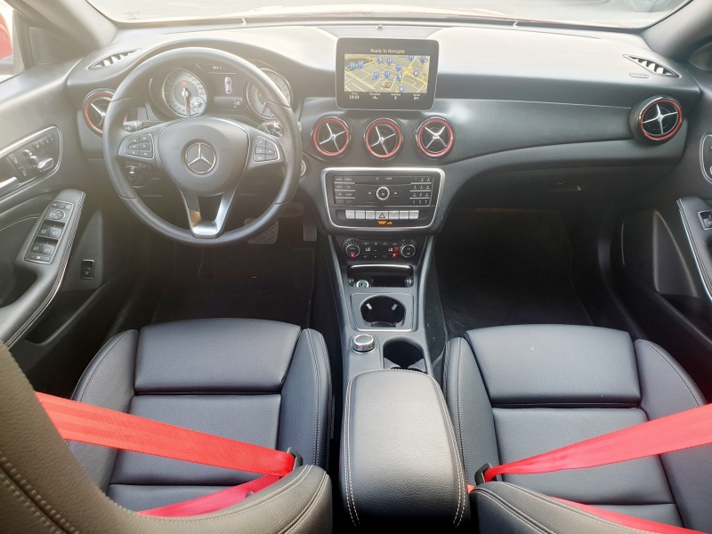 rojo Mercedes Benz CLA 250 2019